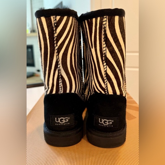 UGG Australia Women's Size USA 6 Classic Boots Exotic Print Zebra - Picture 3 of 3